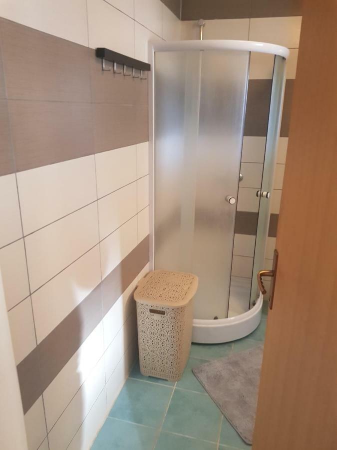 Apartmani Andrej Udbina Exteriér fotografie