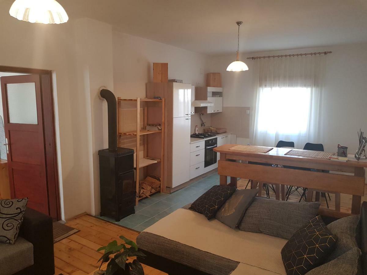 Apartmani Andrej Udbina Exteriér fotografie
