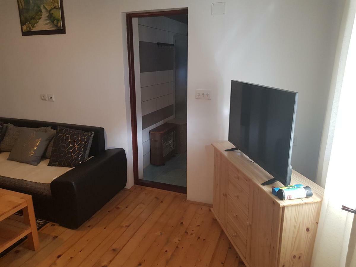 Apartmani Andrej Udbina Exteriér fotografie