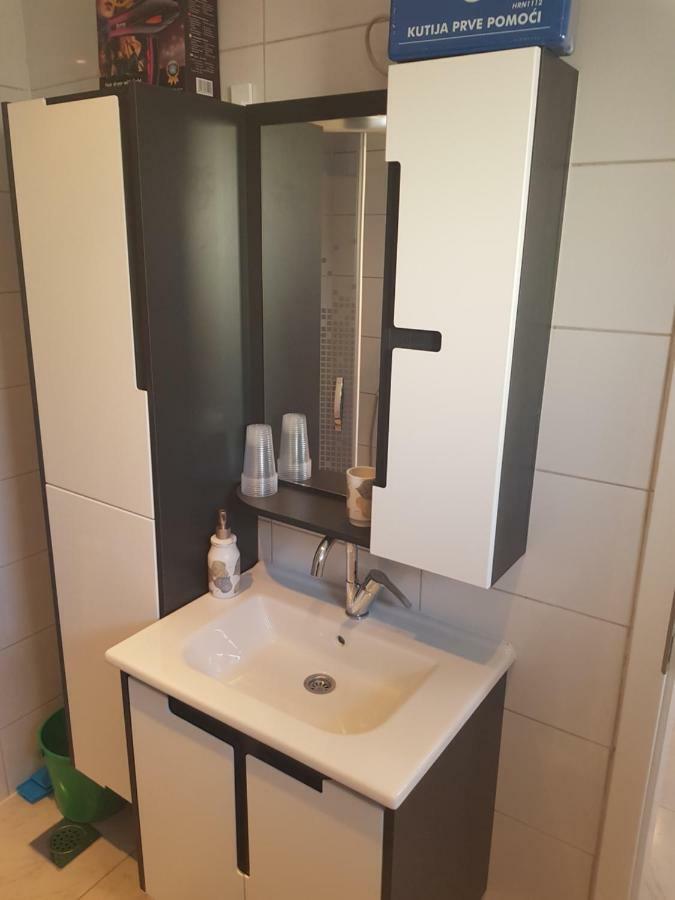 Apartmani Andrej Udbina Exteriér fotografie