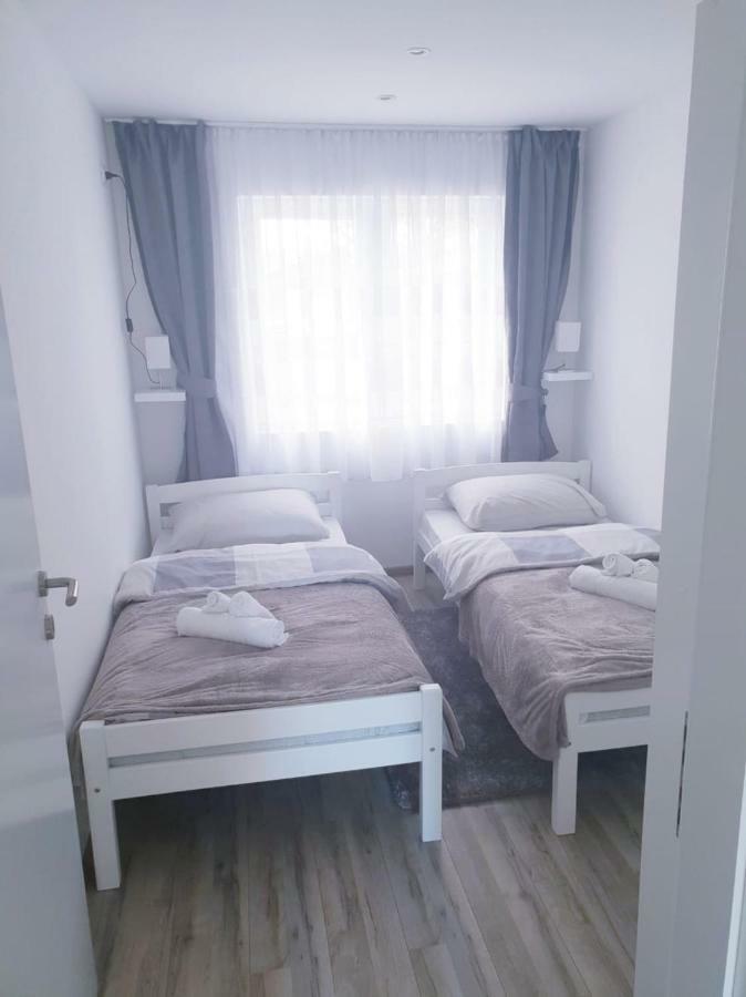 Apartmani Andrej Udbina Exteriér fotografie