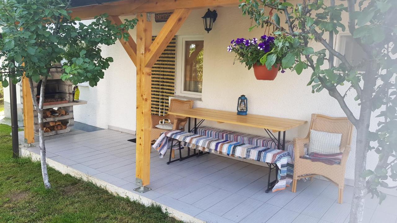 Apartmani Andrej Udbina Exteriér fotografie